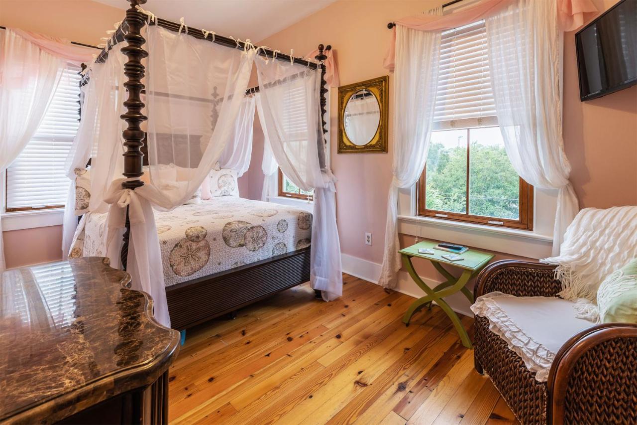 Surf Song Bed & Breakfast Tybee Island Exterior photo