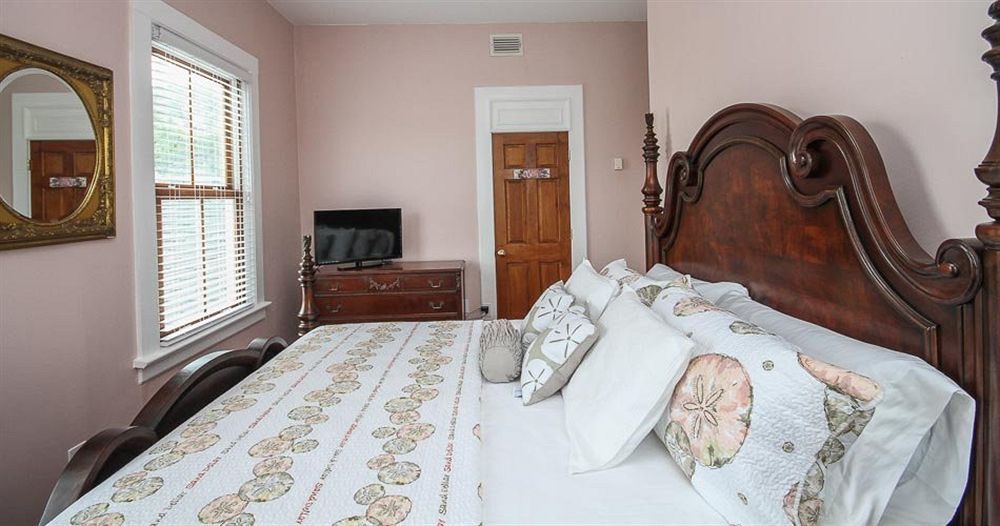 Surf Song Bed & Breakfast Tybee Island Exterior photo